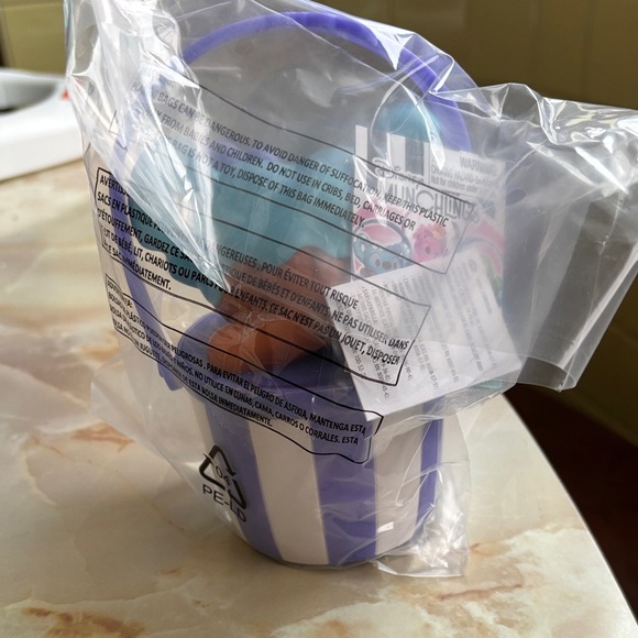 New Disney Munchlings STITCH Poppin' Treat Bucket w/ 5 mini munchlings included - Picture 4 of 4